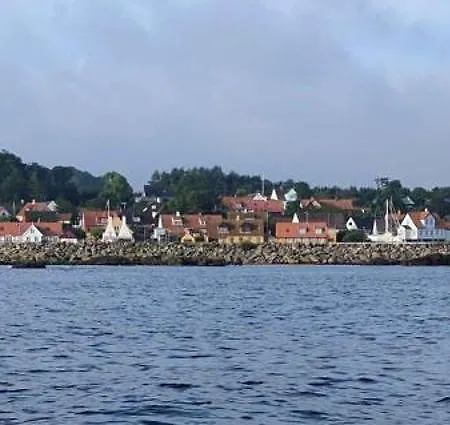 Lovely 2-story By The Sea On Bornholm 스바네케