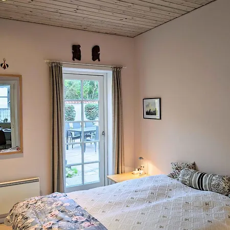 빌라 Lovely 2-story By The Sea On Bornholm