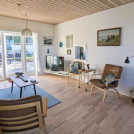 Lovely 2-story By The Sea On Bornholm 스바네케