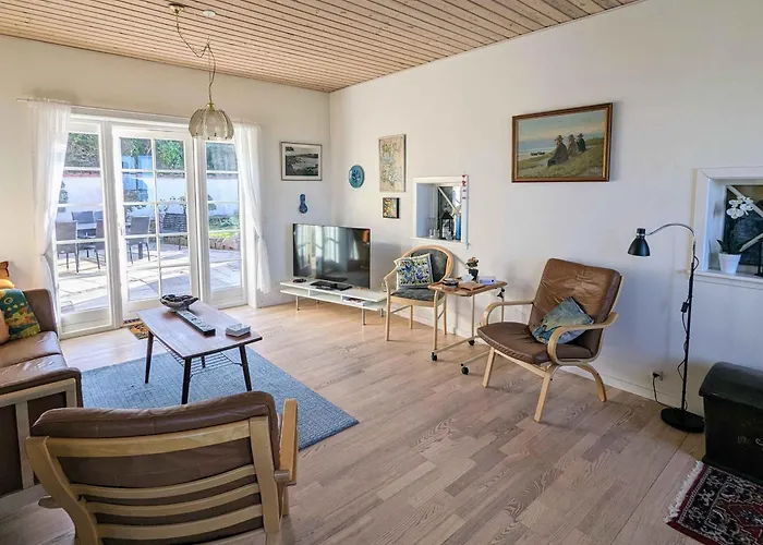 Lovely 2-story By The Sea On Bornholm スヴァネケ